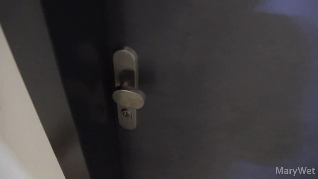 Vorschaubild 1 zum Video „OMG! Den neuen Nachbarn am Balkon gefickt!“