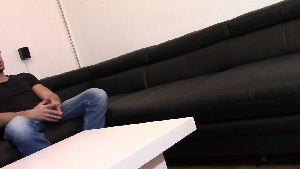 Vorschaubild 1 zum Video „Schüchtern? Nachhilfe-Lehrer zum Sex überredet!“
