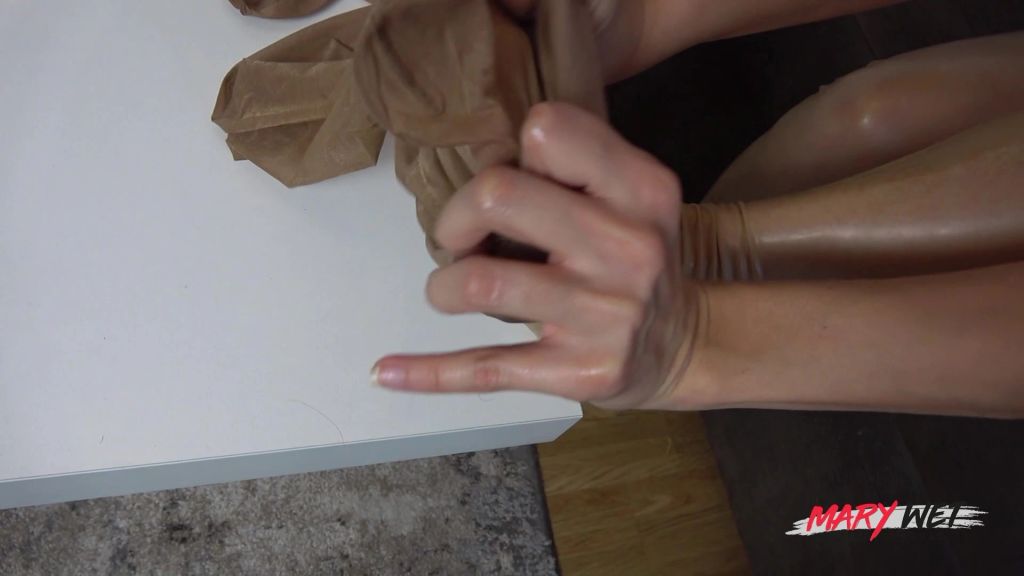Vorschaubild 7 zum Video „Ein Träumchen in Latex und Nylons!“
