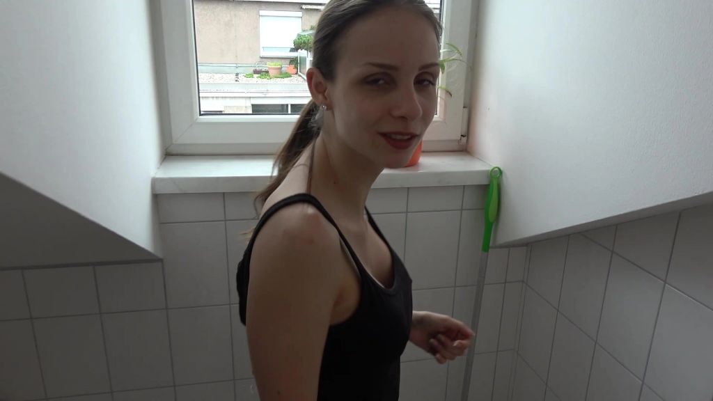 Vorschaubild 2 zum Video „Haushalt oder Sex? Mega Creampie!“