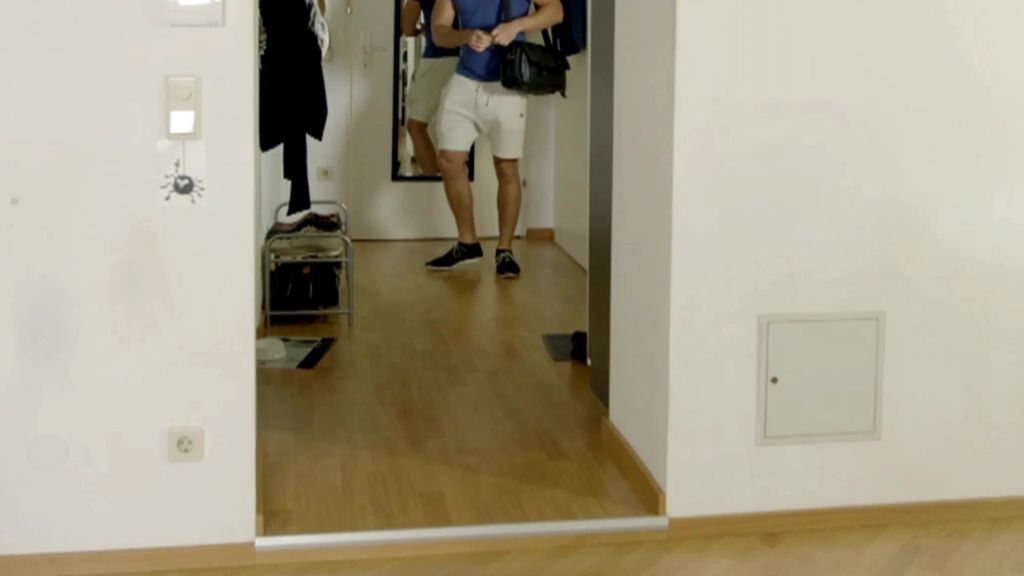 Vorschaubild 3 zum Video „Attitude towards the new filming partner!“