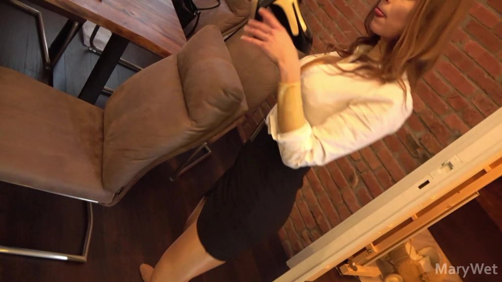 Vorschaubild 10 zum Video „Dirtytalk in latex & nylons!“