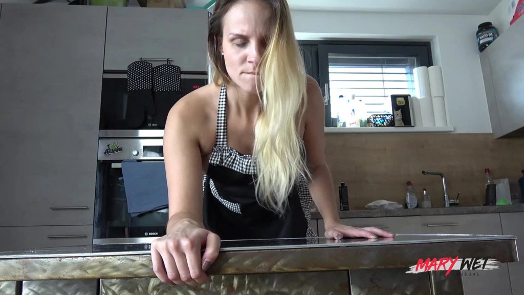 Vorschaubild 10 zum Video „Die perfekte Hausfrau gefickt & vollgespritzt!“