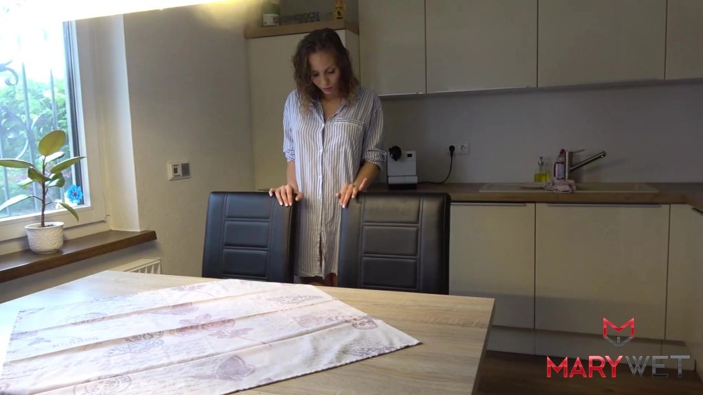Vorschaubild 2 zum Video „Ich machs mir für dich am Küchentisch ;)“
