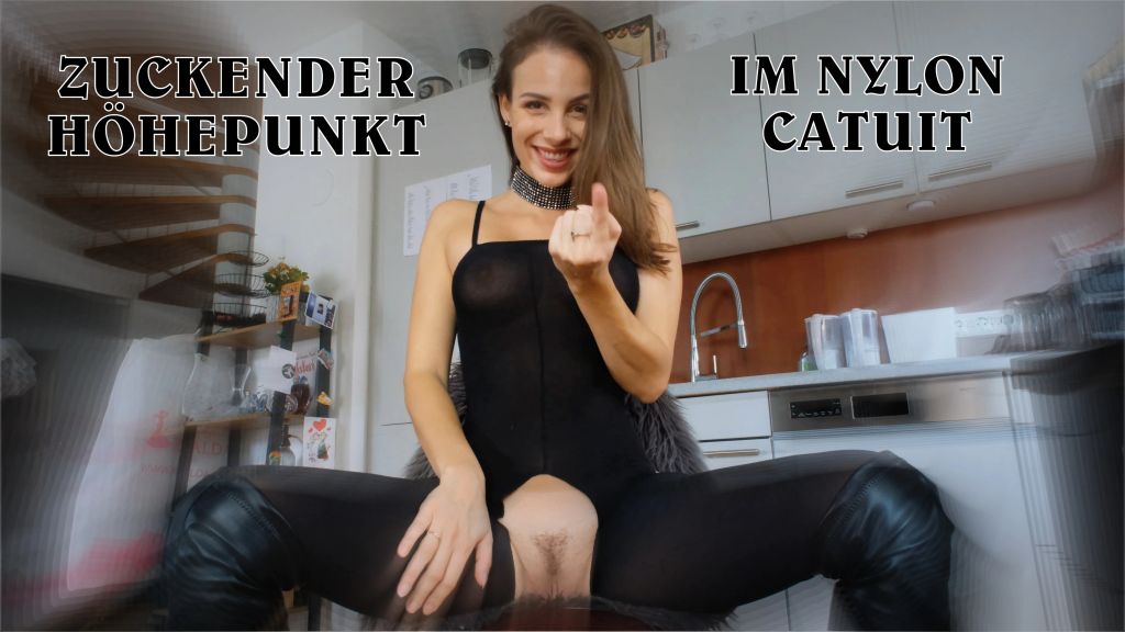 Vorschaubild 10 zum Video „Zuckender Höhepunkt im Nylons Catsuit!“