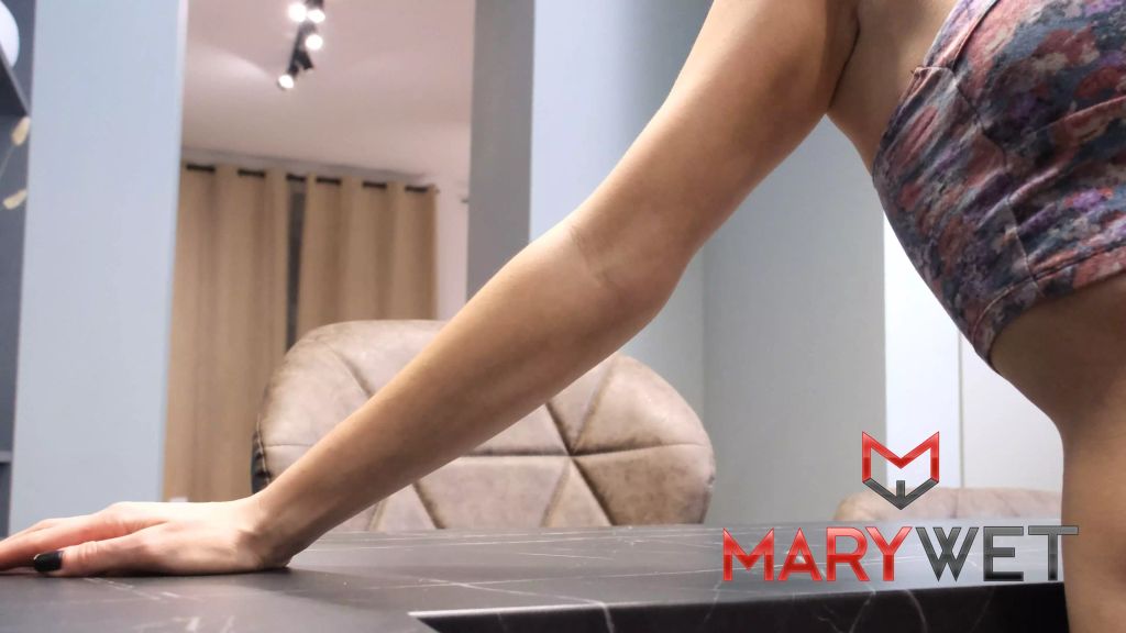 Vorschaubild 6 zum Video „Homestory - Lick me at the kitchen counter!“