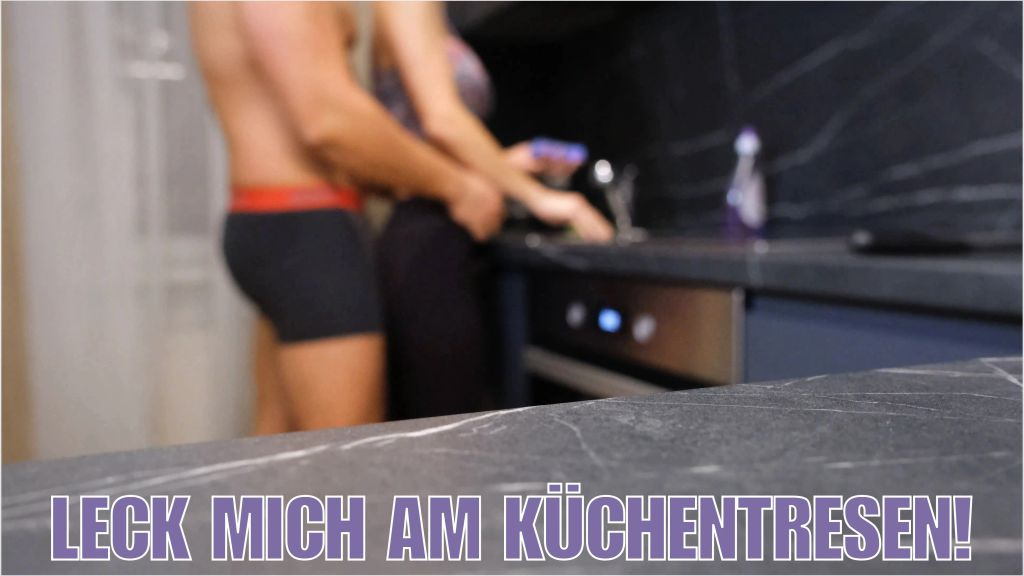 Vorschaubild zum Video „Homestory - Lick me at the kitchen counter!“ von Mary Wet