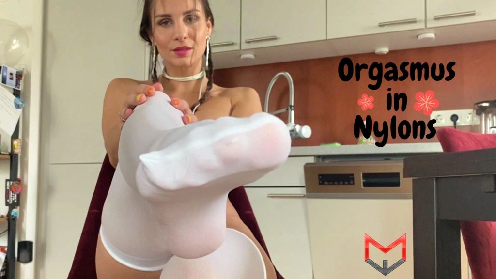 Vorschaubild zum Video „Orgasmus in Nylons!“ von Mary Wet