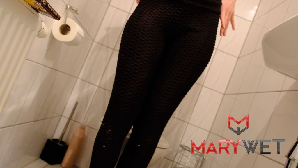 Vorschaubild 1 zum Video „Einen Tag pissen mit Mary!“