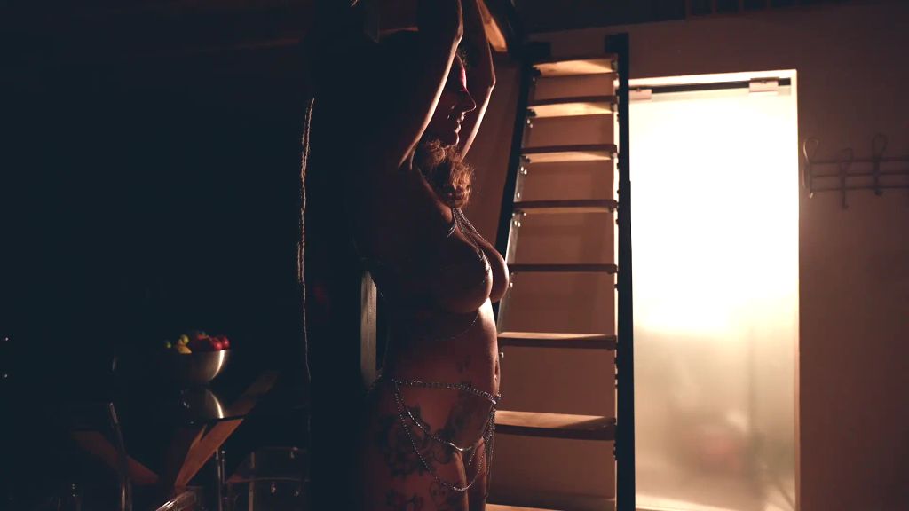 sexy foto nr. 1 von Am EISENPFAHL gefickt - Lustvolle Bondage - Nacht! 🔥