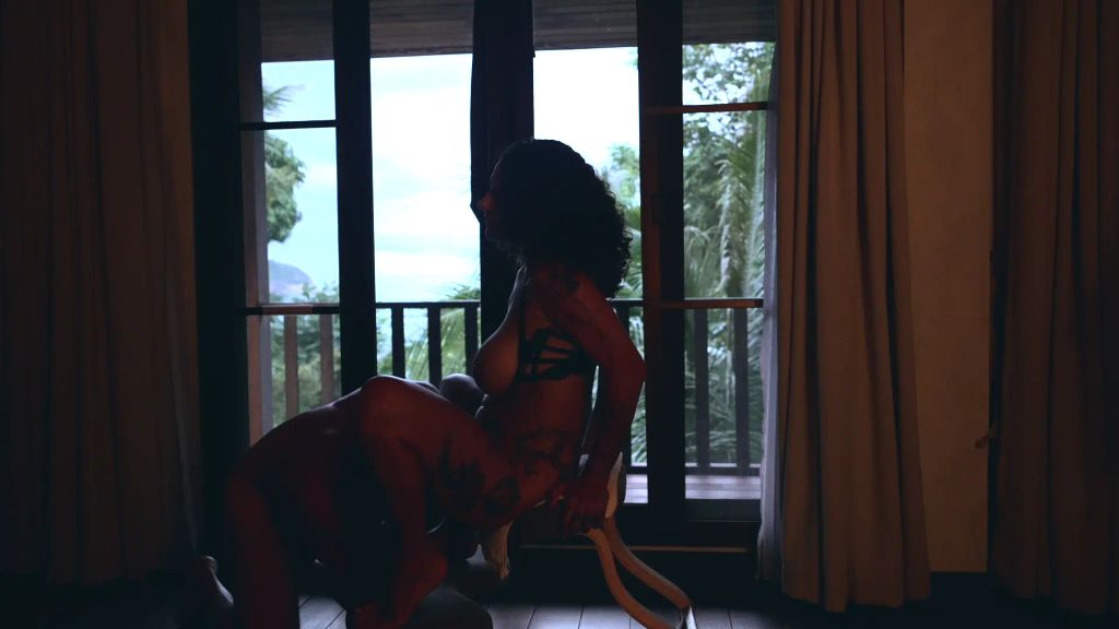 sexy foto nr. 4 von Geheim-Sextape Jungle Haus–Kopfüber ficken bis er spritzt 💦