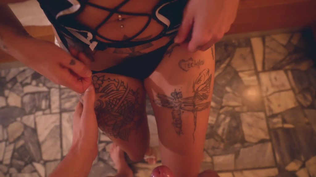 sexy foto nr. 4 von Stewardess Quicky: Blowjob & JUMBO CREAMPIE