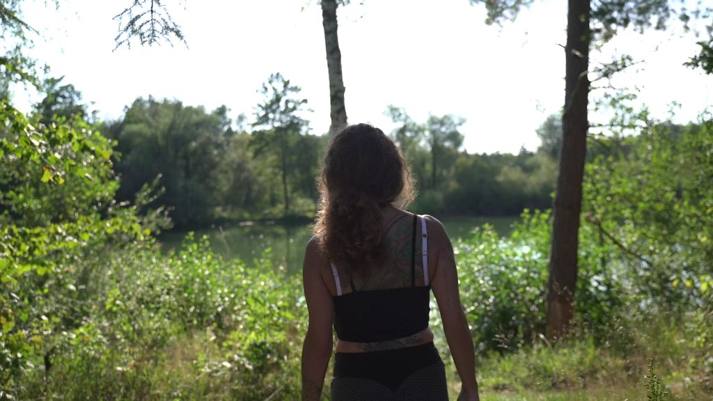 sexy foto nr. 1 von ABGESPRITZT VOR ZUSCHAUERN 💦 Outdoor-Handjob am See 😎