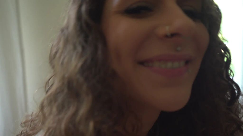 sexy foto nr. 2 von QUICKY! Spontaner Creampie auf’m Küchentisch!
