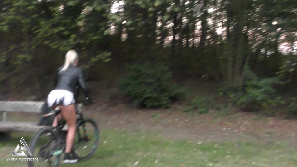 sexy foto nr. 10 von Dildoride mit Mountainbike
