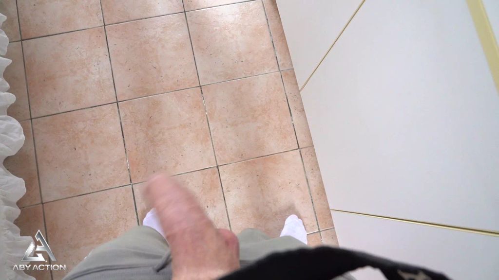 POV in der Wäschekammer "Gebügelt"