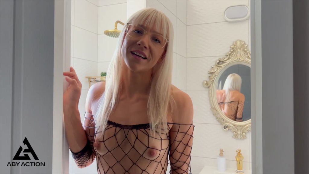 sexy foto nr. 1 von Ich wichse meine Pussy .. bis zum Squirt !