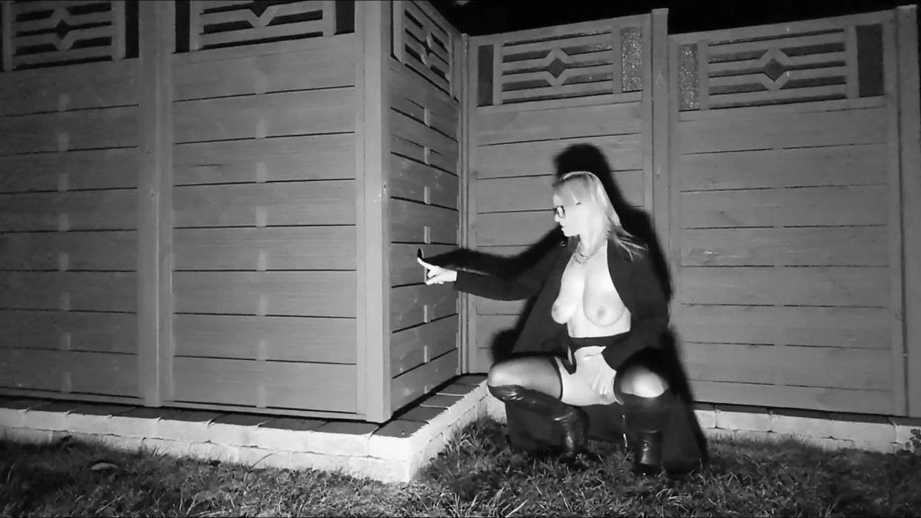 sexy foto nr. 3 von Glory Hole „Full Moon Vamp“ Spermaraub