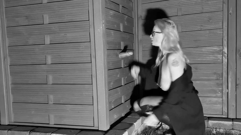 sexy foto nr. 6 von Glory Hole „Full Moon Vamp“ Spermaraub