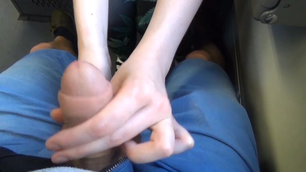 sexy foto nr. 3 von Vor der Uni!!! Kranke S-Bahnfahrt* Blasen+Cumshot*