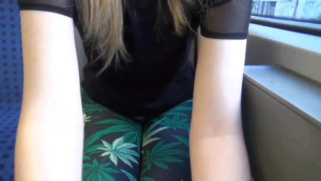 sexy foto nr. 4 von Vor der Uni!!! Kranke S-Bahnfahrt* Blasen+Cumshot*