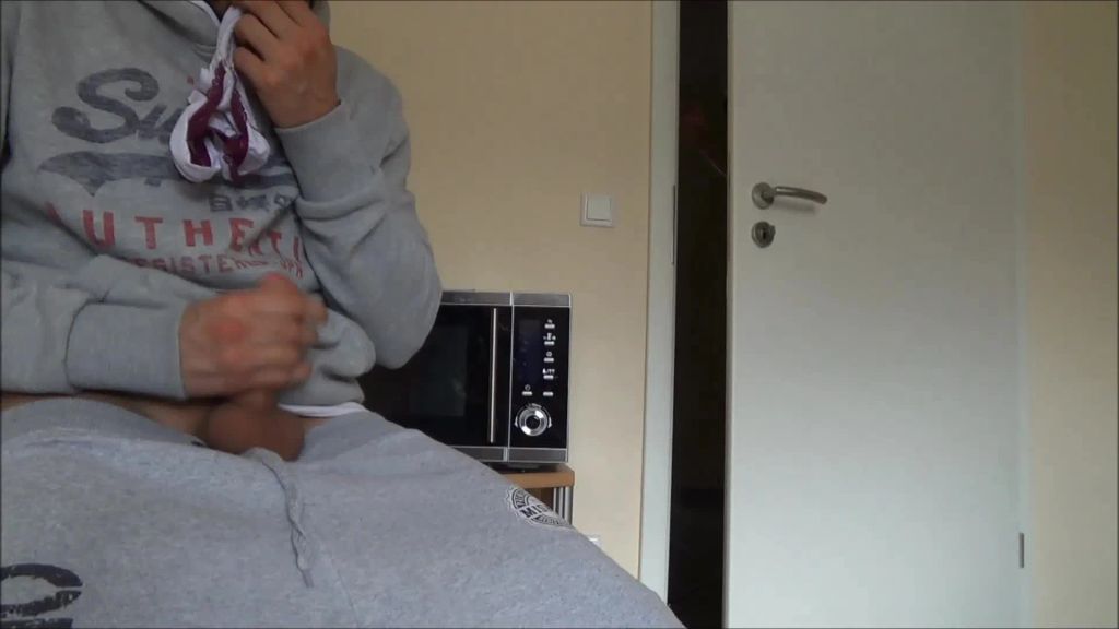 sexy foto nr. 1 von Stiefbruder beim (Schleudern) erwischt!