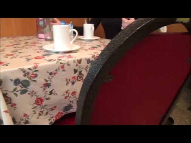 sexy foto nr. 3 von Blankgezogen mitten im Cafe