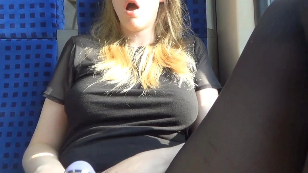 sexy foto nr. 8 von Public in der Doppel-Freistunde Mastubiert