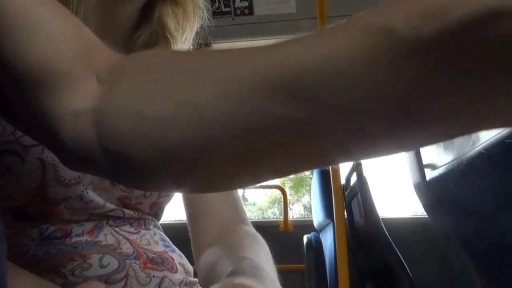 sexy foto nr. 3 von Megakrank!!!Public Handjob im Linienbus+XXL Cumshot*