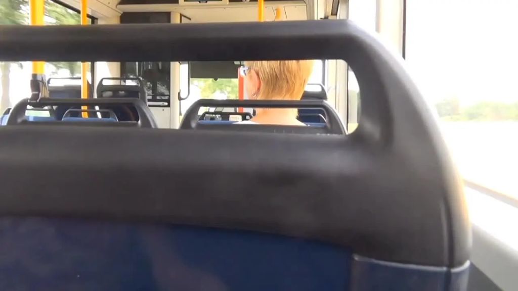 Megakrank!!!Public Handjob im Linienbus+XXL Cumshot*