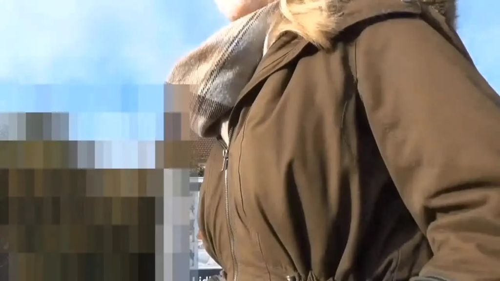sexy foto nr. 1 von DREIST!!! Teen pisst in deinen Einkaufswagen