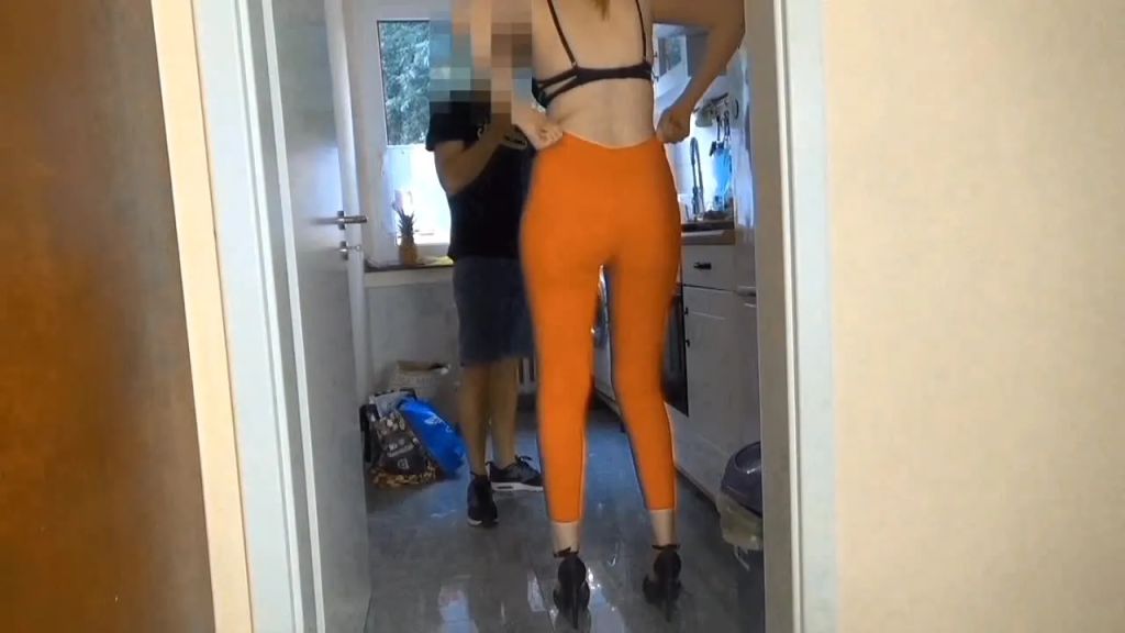 sexy foto nr. 1 von Überraschungsfick für neuen Mitbewohner