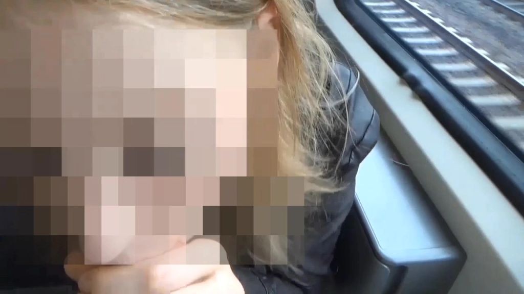 sexy foto nr. 7 von Public-Spermawalk mitten in der S-Bahn!