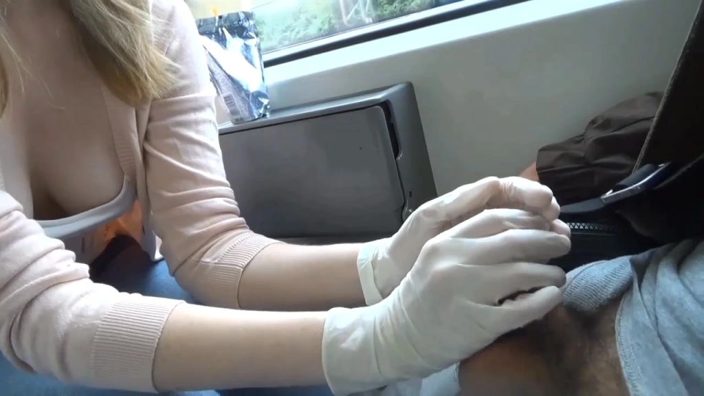 sexy foto nr. 5 von Versaute-Bahnfahrt**Öffentliche Schwanzmassage!