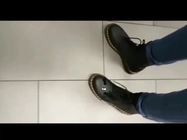 sexy foto nr. 7 von Kunde spritzt 2x hintereinander voll auf meine Schuhe