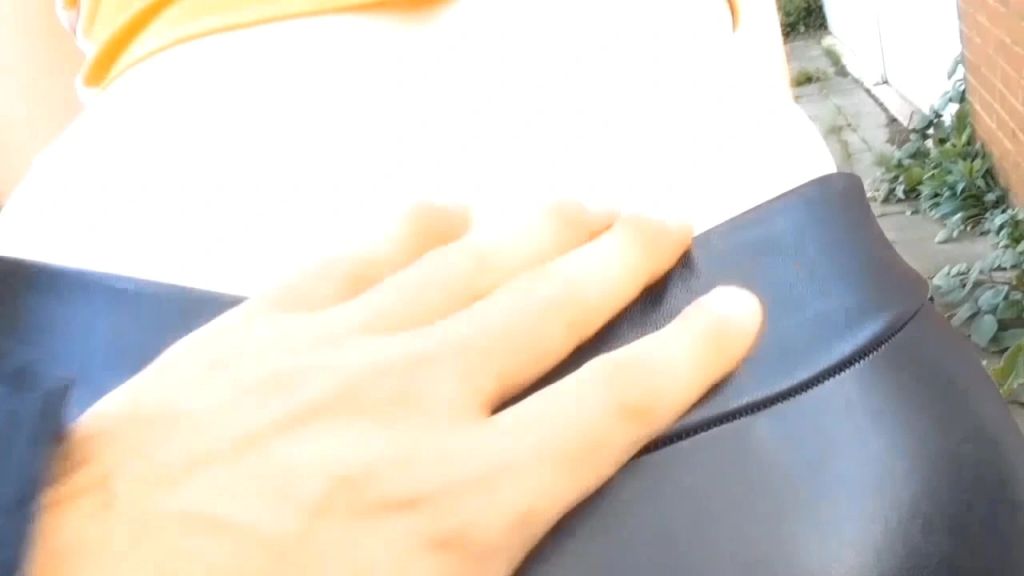 sexy foto nr. 2 von PUBLIC Blowjob**