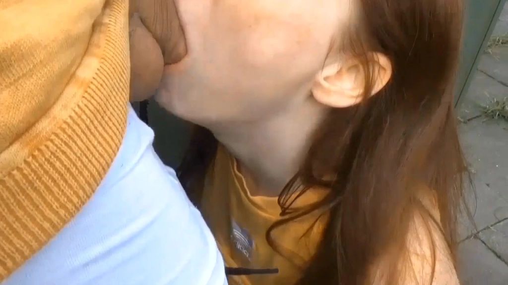 sexy foto nr. 7 von PUBLIC Blowjob**