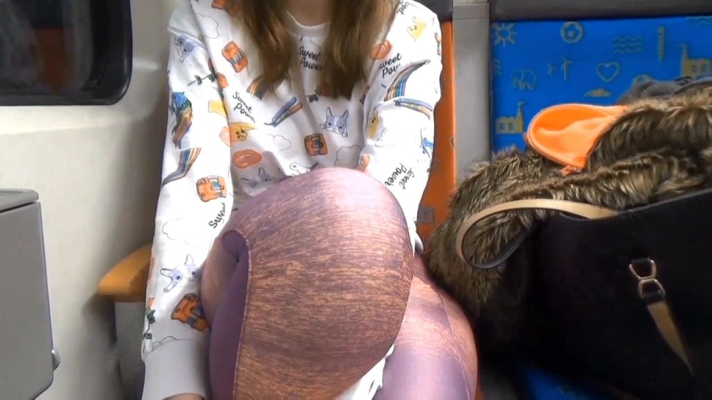 sexy foto nr. 3 von Megakrank!!! Vor der Uni*Creampie-Quicky in der S-Bahn