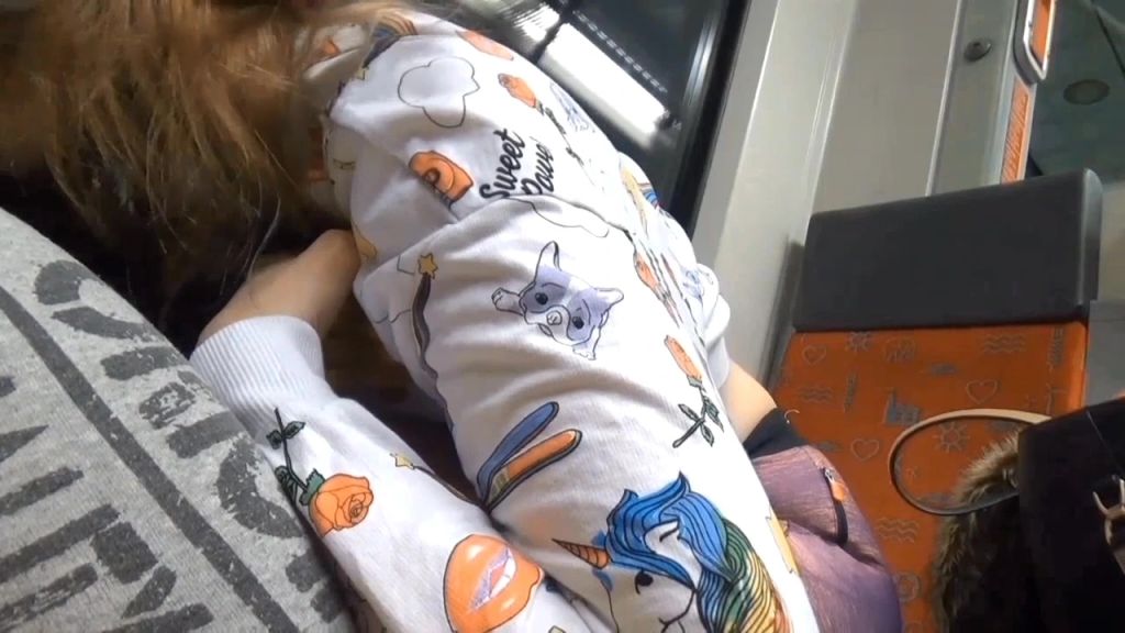 sexy foto nr. 4 von Megakrank!!! Vor der Uni*Creampie-Quicky in der S-Bahn