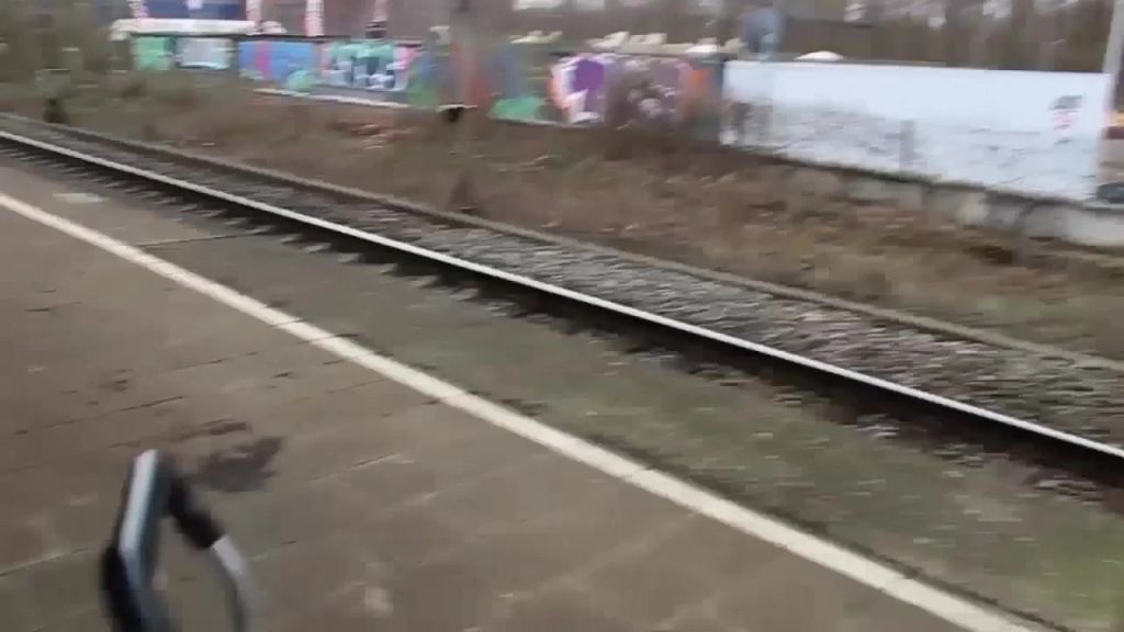sexy foto nr. 4 von SEIN 1.Mal Nervöser Fahrgast mitten am Bahnsteig abgemolken