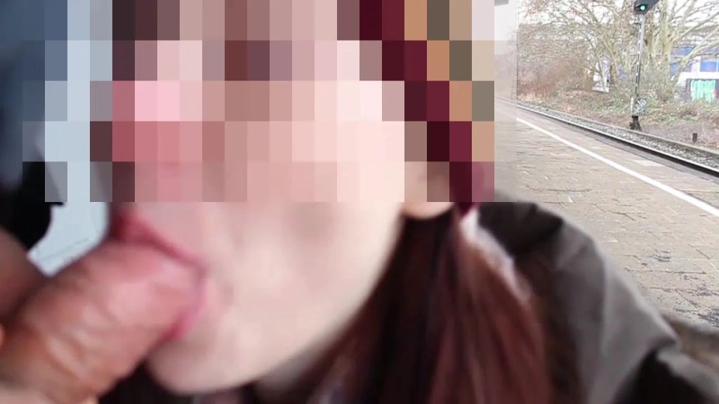 sexy foto nr. 6 von SEIN 1.Mal Nervöser Fahrgast mitten am Bahnsteig abgemolken
