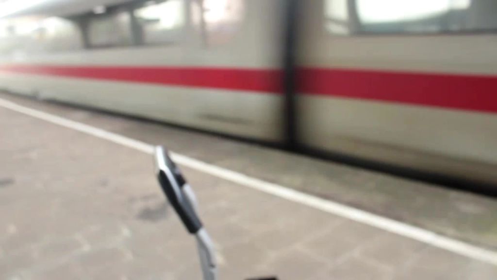 sexy foto nr. 8 von SEIN 1.Mal Nervöser Fahrgast mitten am Bahnsteig abgemolken