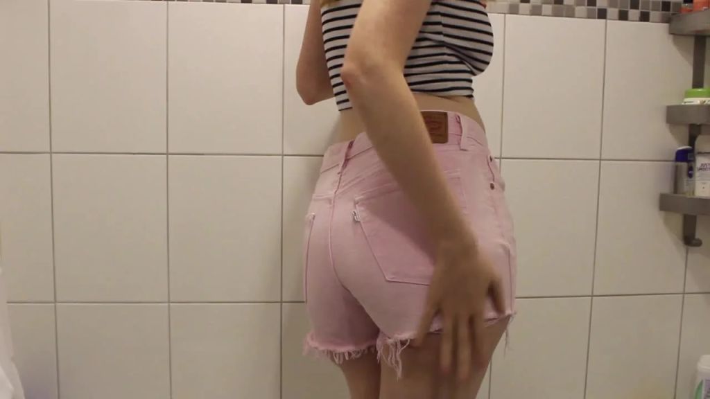 Mein 1. HOTPANTS PISS***