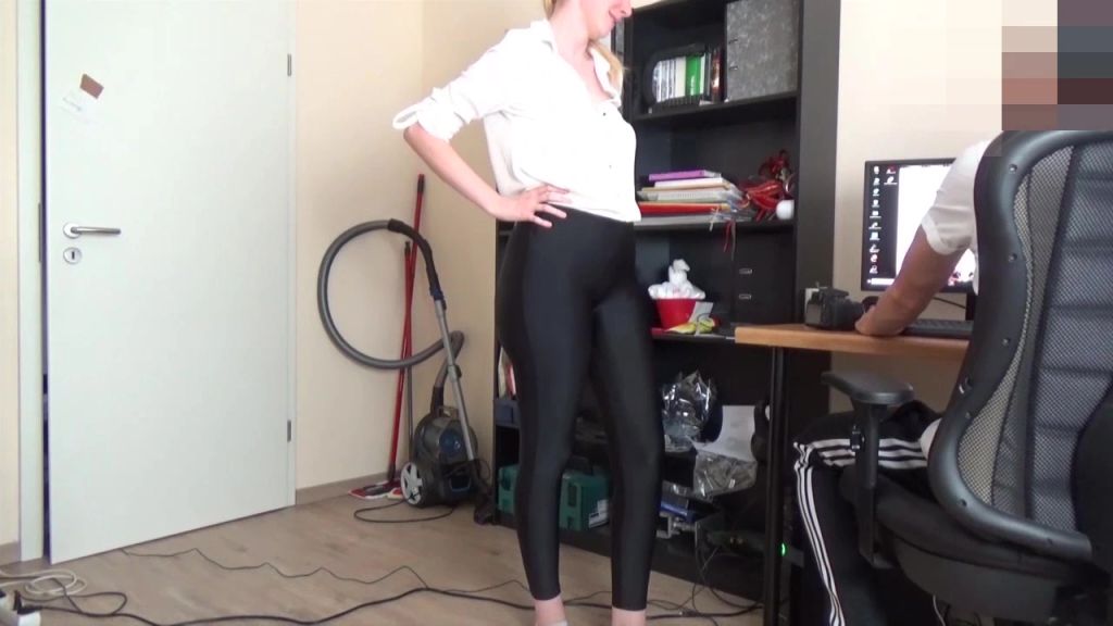 sexy foto nr. 2 von FUCK***Home Office eskalliert völlig!!!!!!!!!