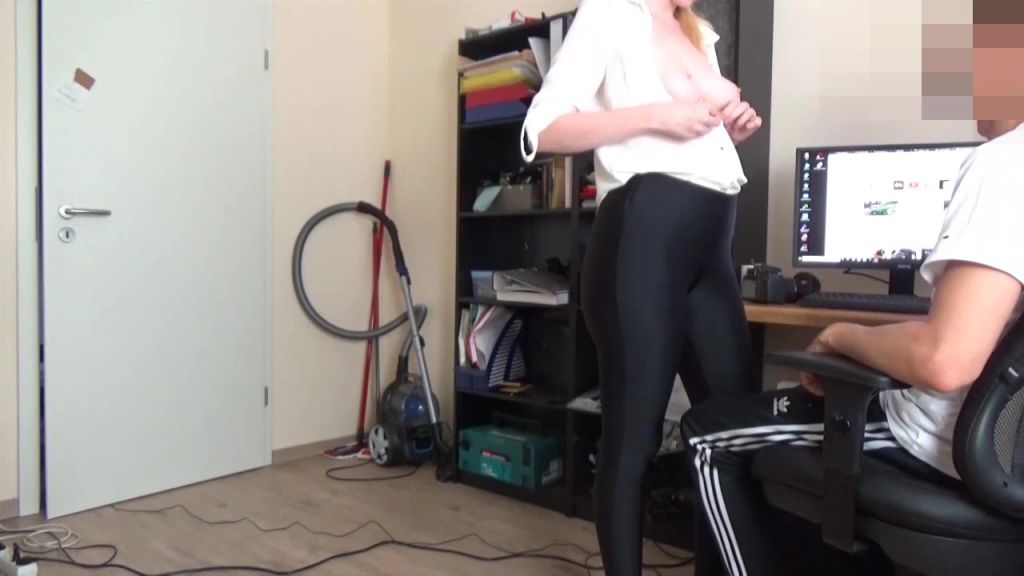 sexy foto nr. 3 von FUCK***Home Office eskalliert völlig!!!!!!!!!