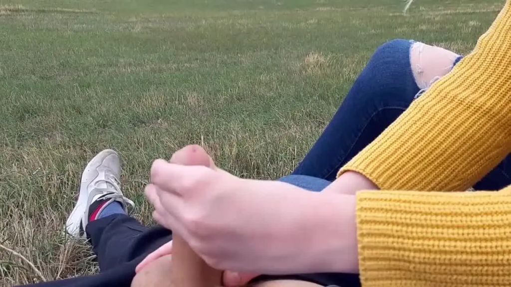 sexy foto nr. 3 von Öffentlicher Handjob am Rhein+XXXL Cumshot