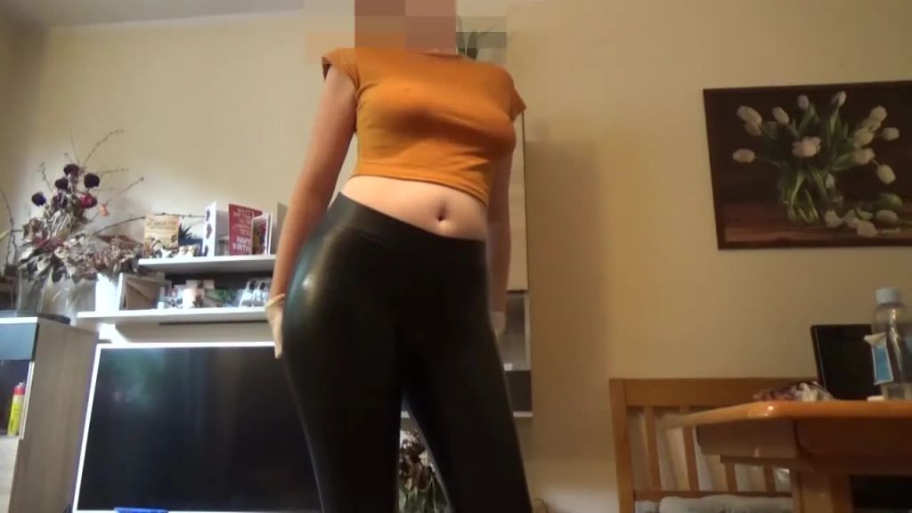 sexy foto nr. 1 von Öliger Latex Handjob