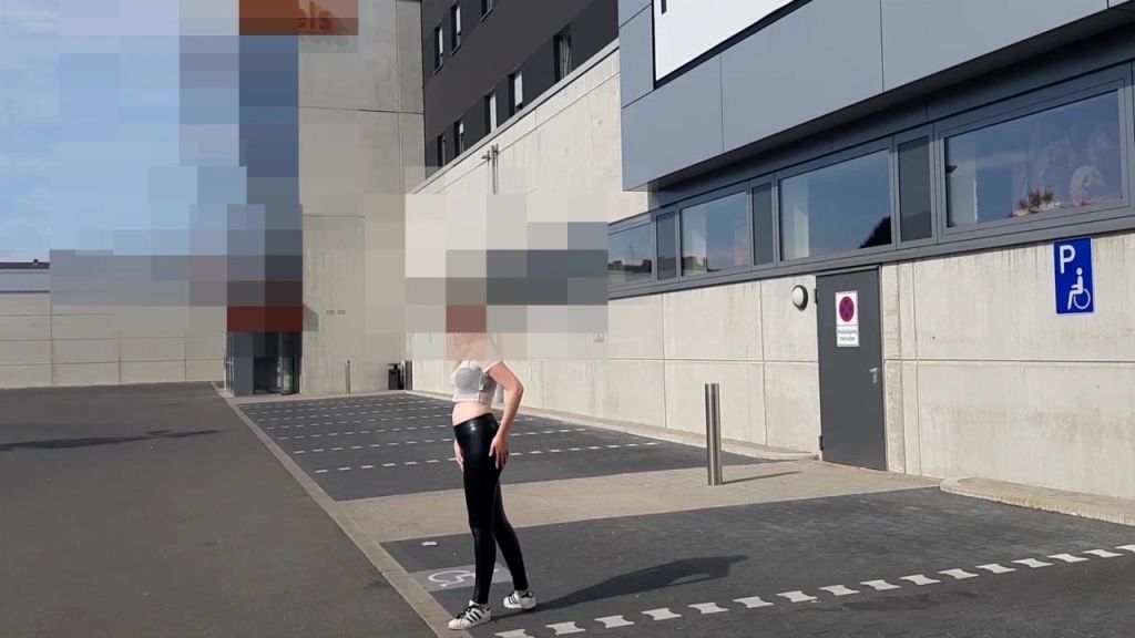 sexy foto nr. 2 von USER lässt mich vorm Hotel sitzen*