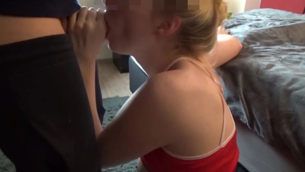 STUDENTENPARTY artet aus in Spermaorgasmusrausch**