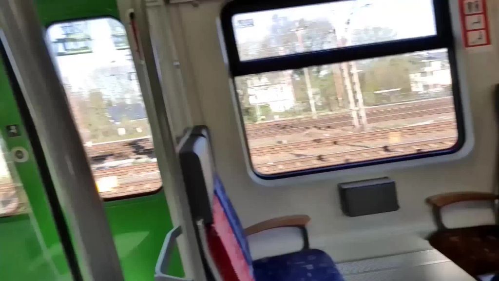 sexy foto nr. 3 von MEGAKRANK*Fahrgast dreht völlig durch und fickt mich im Zug